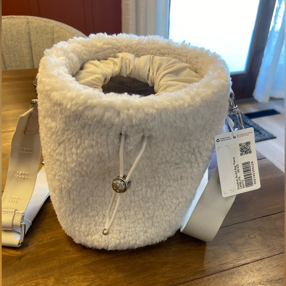 Lululemon crossbody bucket bag